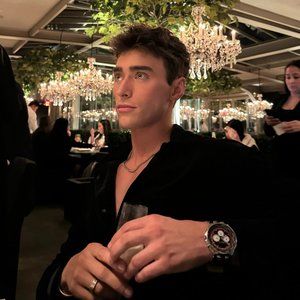 Meet your seller 💫🪐🌙🛸